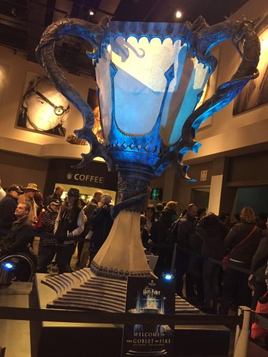 Résolution Emotionnelle "EmRès" Une grande coupe transparente bleue qui ne demande qu'à être vidée...